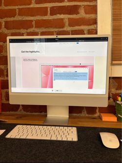 Silver Apple iMac 21.5” + Keyboard & Magic Mouse