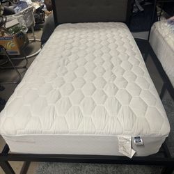 Twin wonderful posture pedic kingsman Sealy bed was used in spare bdrm New frame /head board gray