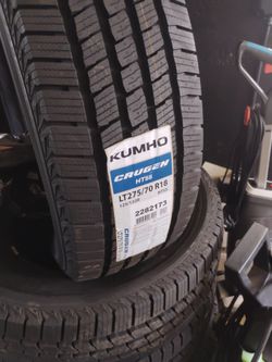 New set of tires 275 70 18 Lt