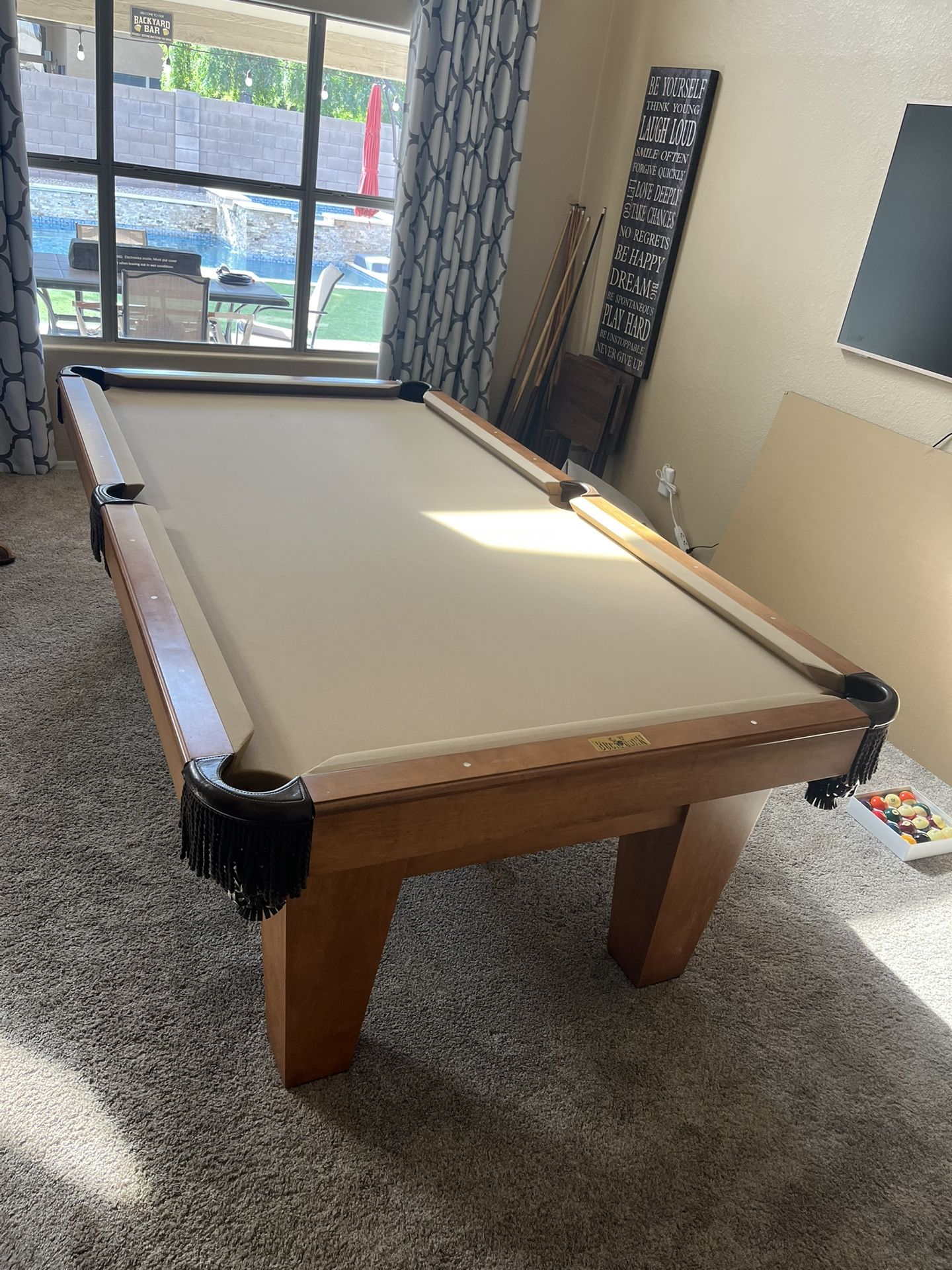 Pool Table With All Accessories 