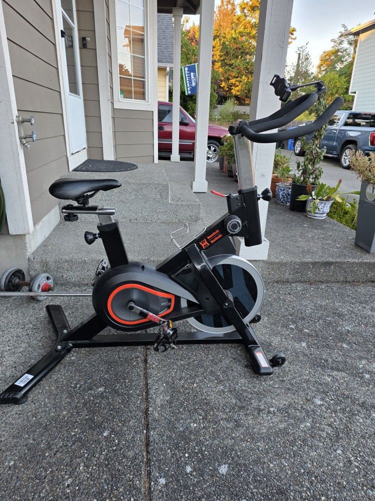 Women's Health/Men's Health Stationary Exercise Bike Like New