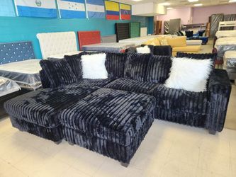 Reversible Sectional sofΓ‘ with ottoman
