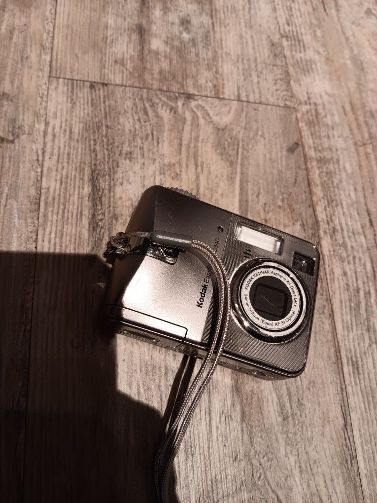 Kodak EasyShare C340 5.0MP Digital Camera 3x Zoom Silver Tested Works ✅