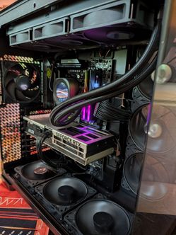 Gaming PC // 5070 Ti // 9800X3D // 64 GB RAM // 2 TB Storage