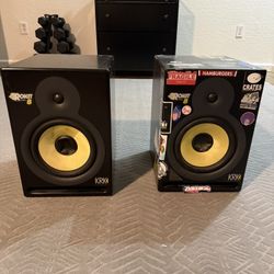 Rokit 8 Studio Monitors 