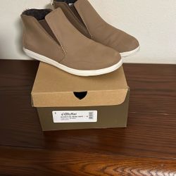 OluKai Women’s Size 9 Tan Leather Athletuccbooty