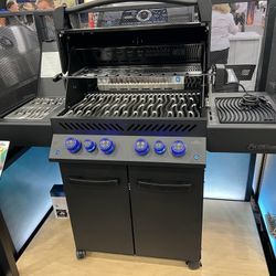 High Quality BBQ Grill Napoleon Brand New (Propane) Free Delivery 