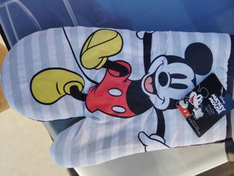 Mickey mouse oven mitt