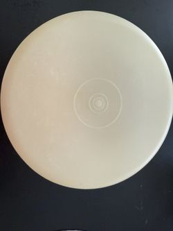 Tupperware Vintage Almond Cake Taker 