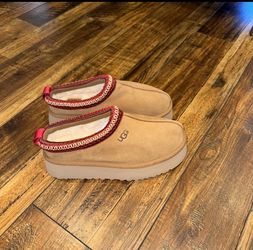 Brand New Never Worn UGG Tazz Platform Chestnut