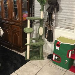 Brand new cat tree house never been used good quality