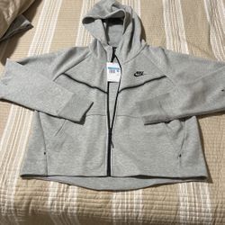 Medium Size Woman Tech, Fleece (NEW)