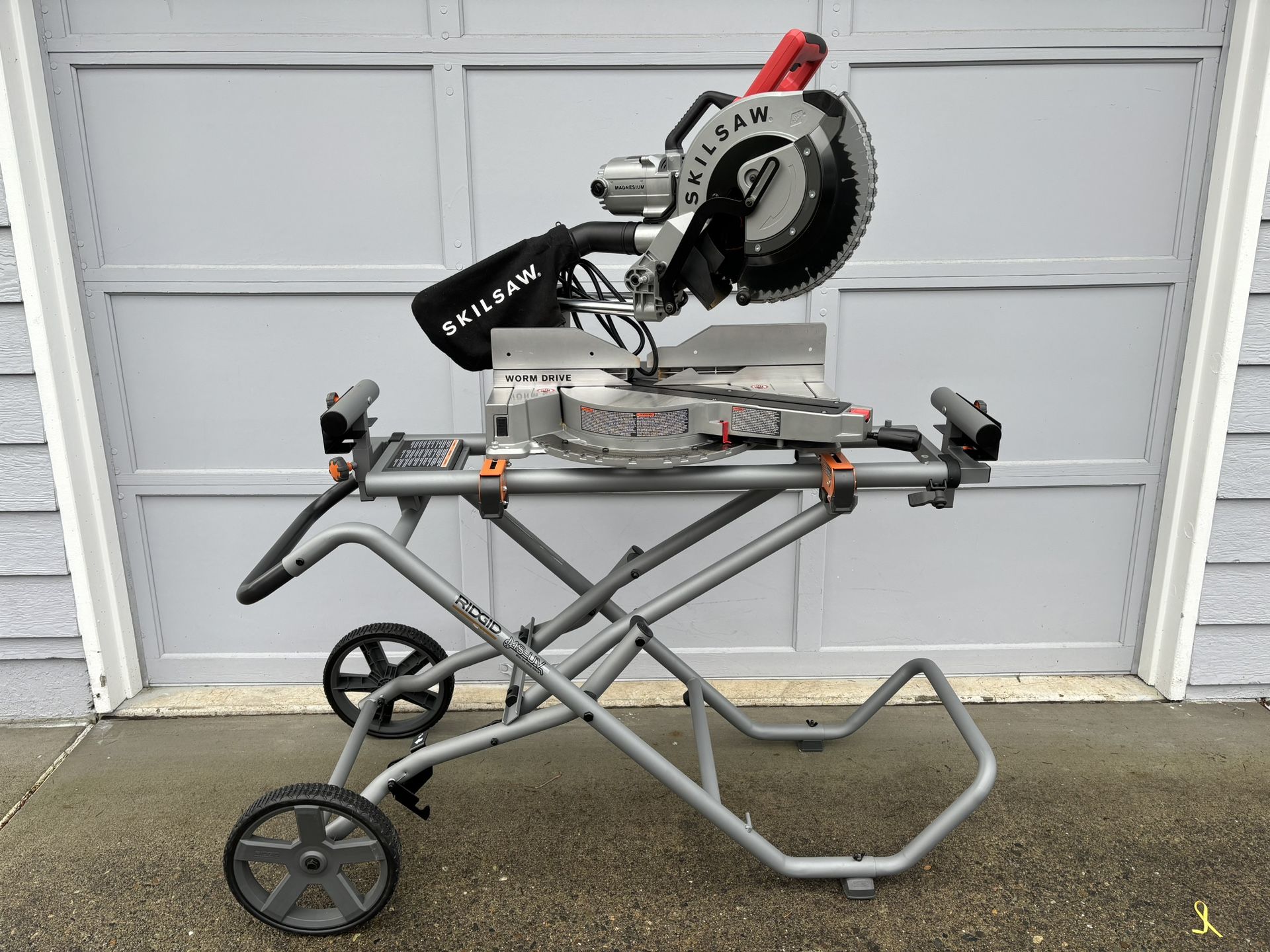 Skilsaw 12in Miter Saw & Rigid Foldable Miter Saw Stand