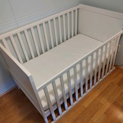 Crib/Toddler bed For Sale 