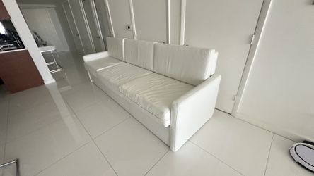 White Leather Sofá