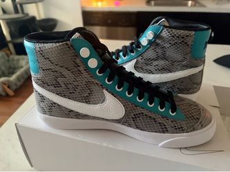 BRAND NEW custom Nike hightops 8.5 women