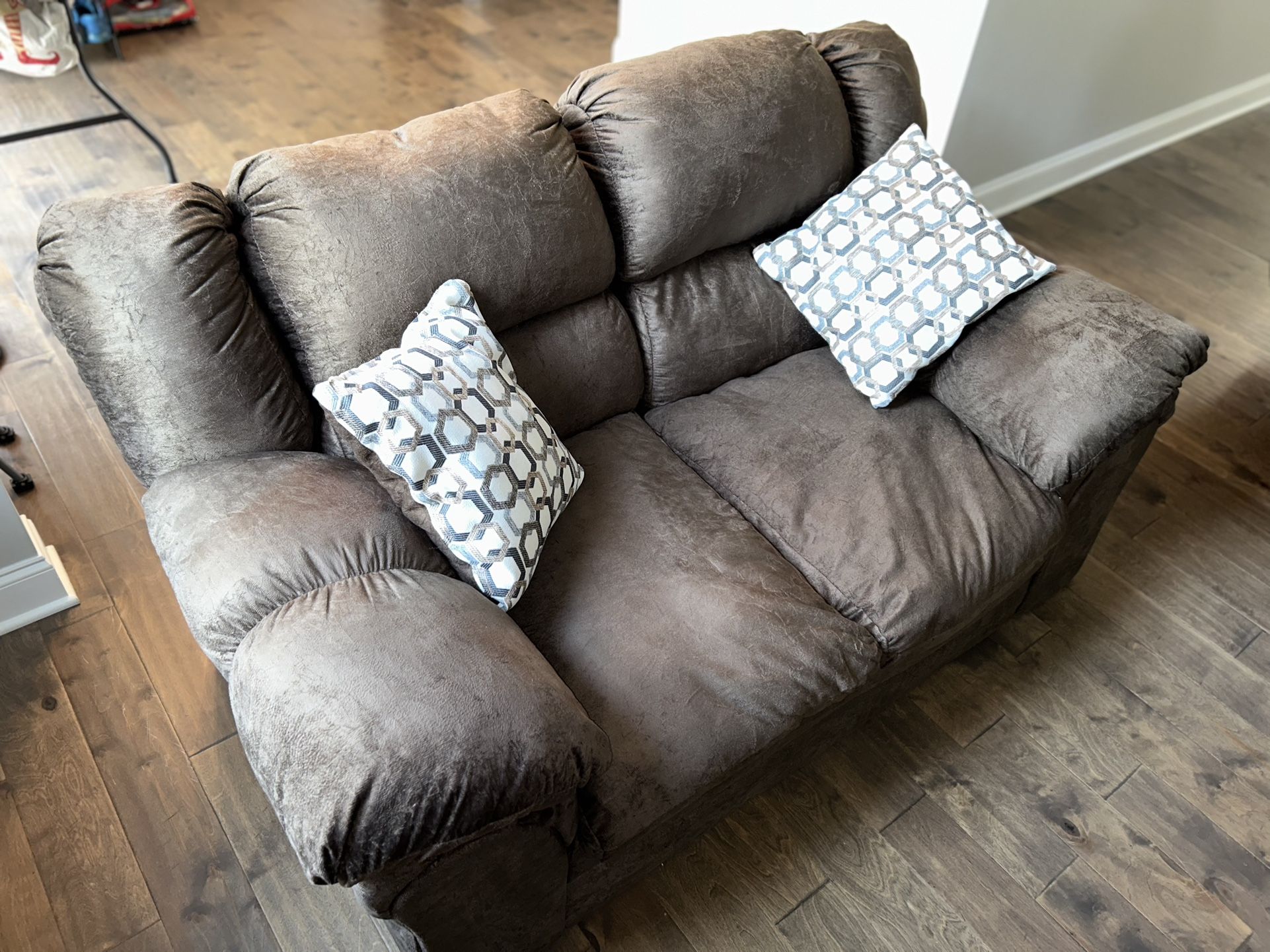 LUXURY LOVESEAT MOVING SALE -- EVERYTHING MUST  GO BY FRIDAY 11/18!  