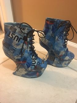 Bertinni Magazine Print Wedge Heels - Size 8