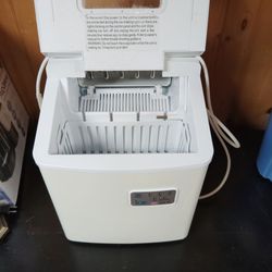 Ice maker perfect for the bar