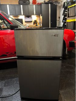 3.2ft Arctic king mini fridge