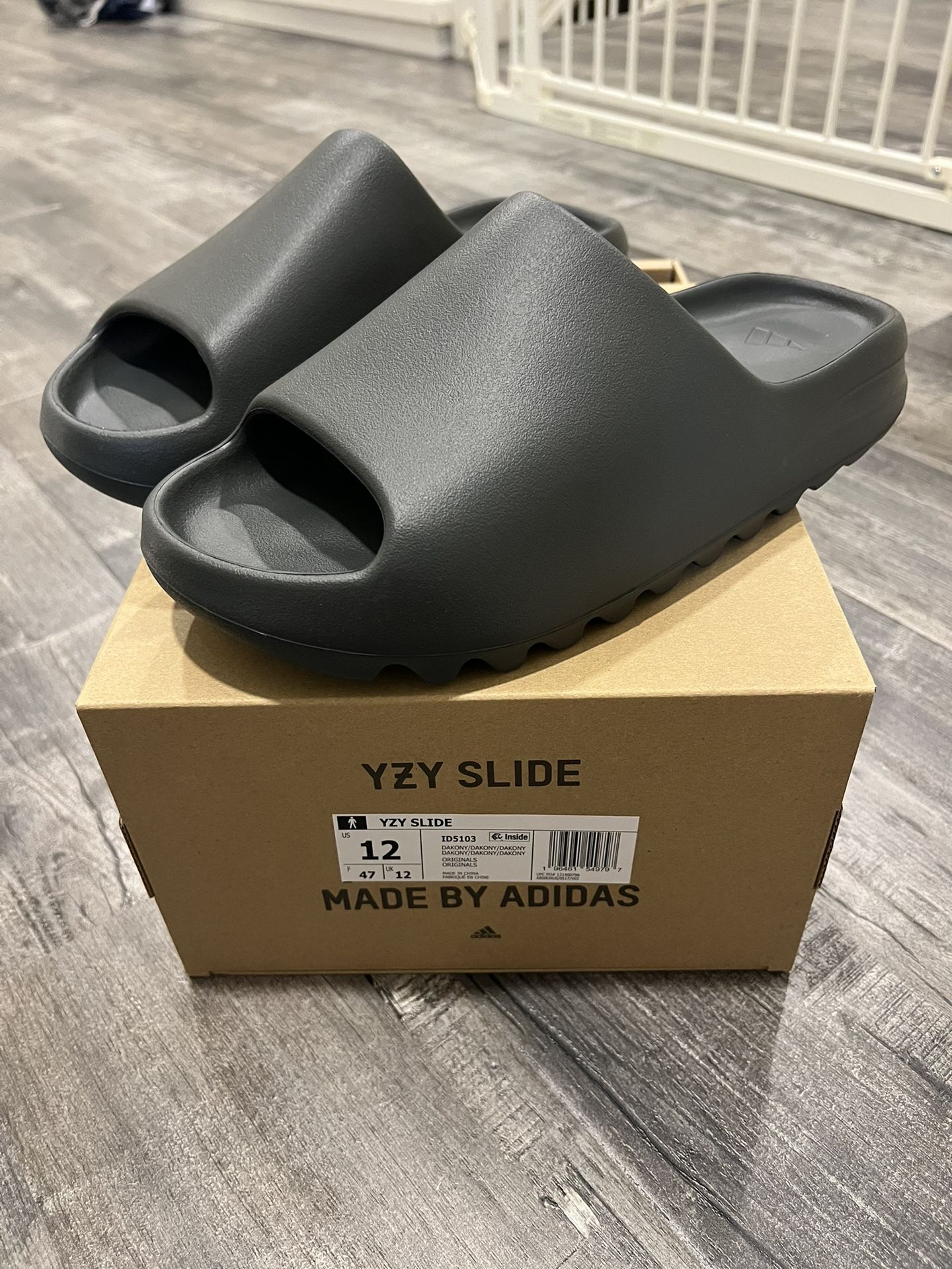 (Size 12) Adidas Yeezy Slide, Dark onyx