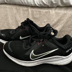 Size 6 Women Nike Shoes 