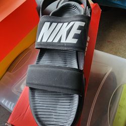 Womens Size 8 Nike Sandals New!