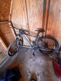 Diamondback Mountain Bike – Needs air in Tires