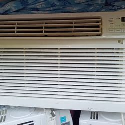 Very Nice LG 10000 BTU WINDOW UNIT WORKS GREAT AWESOME QUALITY AND CONDITION 
