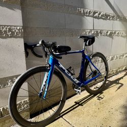 Fuji Transonic Carbon Road Bike - Shimano 105