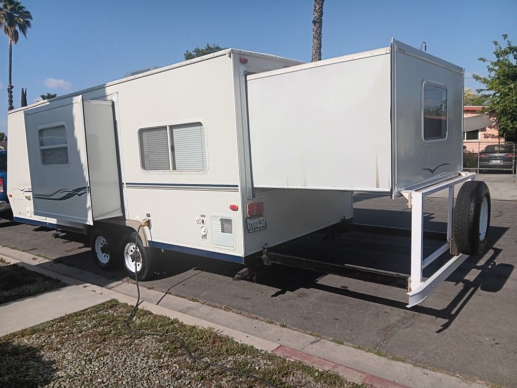 2003 Frontier RV $7000.00 Firme