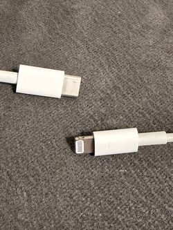 USB C to Lightning Apple cable