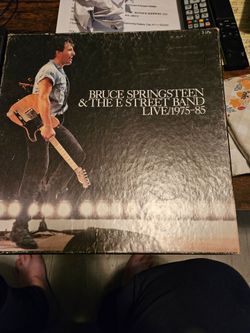 FOR SALE 5 LP BOX SET OF  BRUCE SPRINGSTEEN & THE E STREET BAND LIVE /1975-85