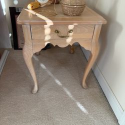 Country French End Table 