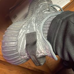 yezzy 350v2 grey and black size 9
