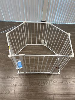 $50 #1340 Regalo playpen or extra long wall mounted gate / 28” Tall X 56-130” wide