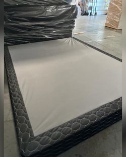 Queen size box spring / Base