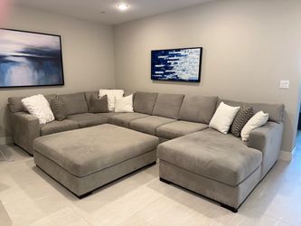 Living Spaces Mercer 4-Piece Modular Sectional + Ottoman - Great Condition