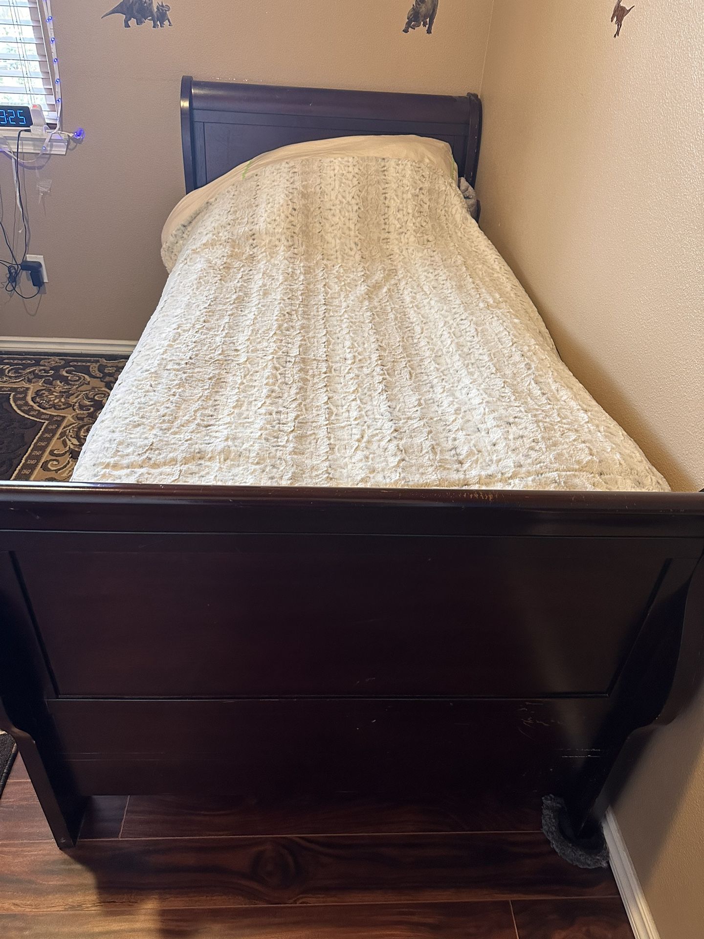 Twin Sleigh Bed