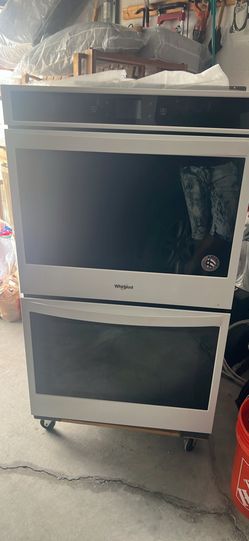 Whirlpool Wall Oven. LIKE NEW!!!