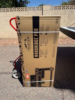 BRAND NEW Traeger Woodridge Pro Wi-Fi Pellet Grill and Smoker in Black