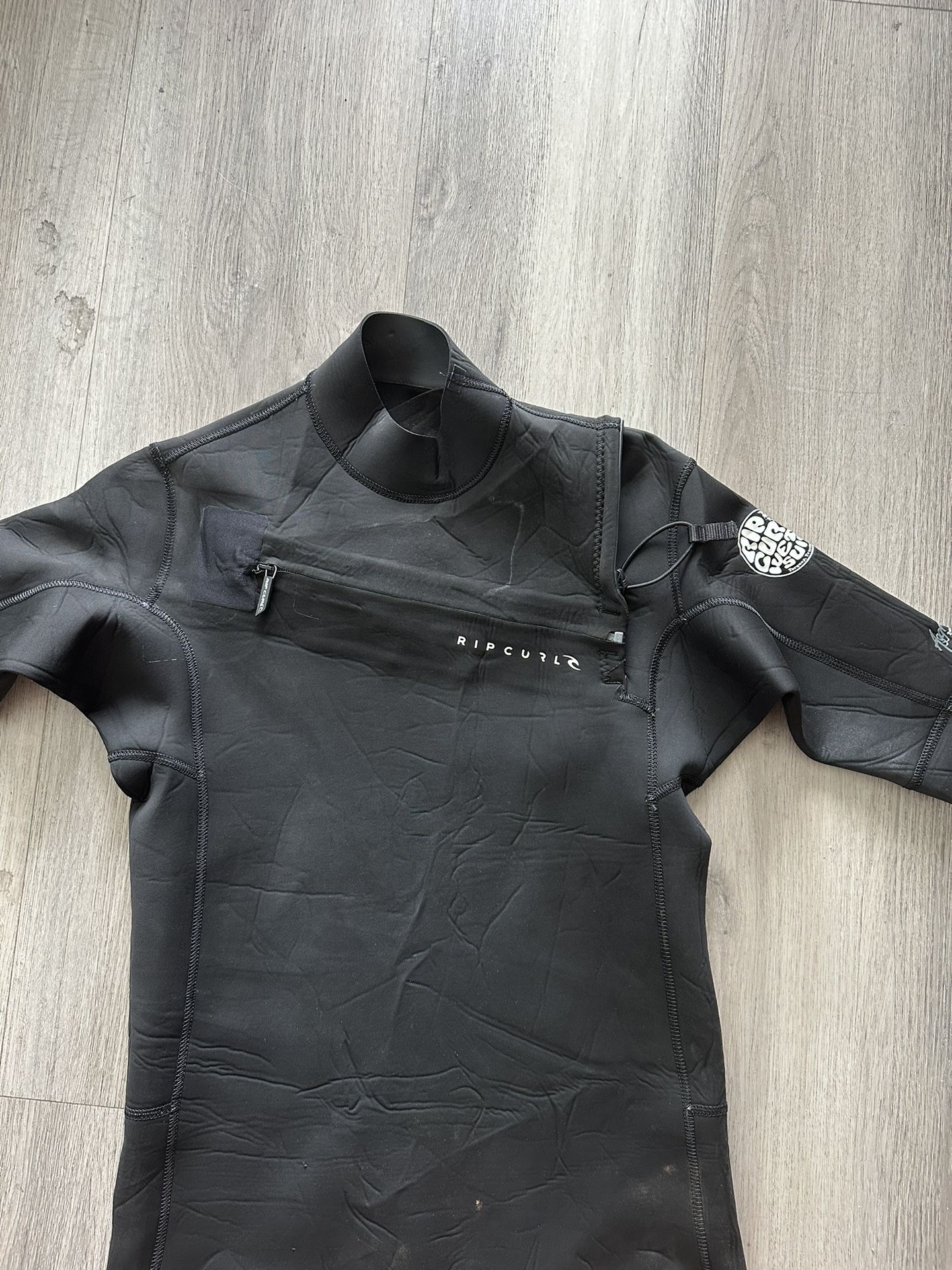 Wetsuit RipCurl 2mm Short Sleeve XL for Sale in Los Angeles, CA OfferUp