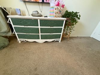 Dresser set