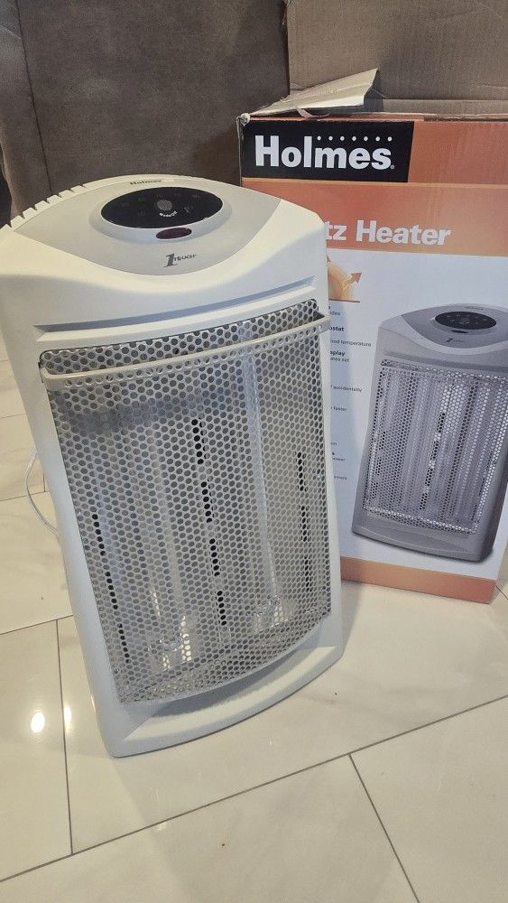 HOLMES 1TOUCHTM TOWER QUARTZ HEATER