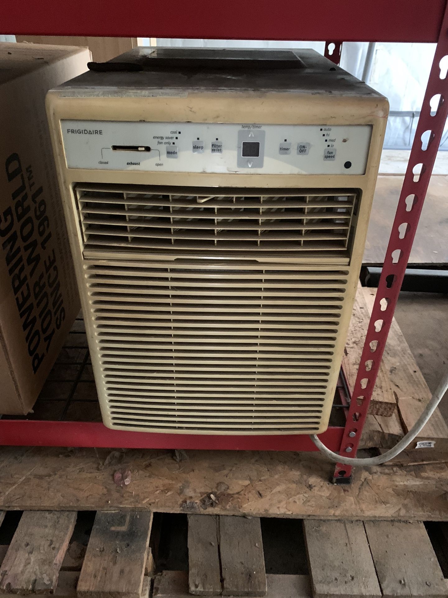 Frigidaire FRA123KT1 12,000 BTU