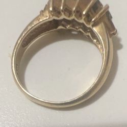 anillo de oro y 16 diamantes 💎 en 14 k size 7 en vallejo 