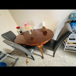 Dining Table Can Be Extended For 6 Chair