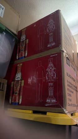 2 6 ft nutcracker