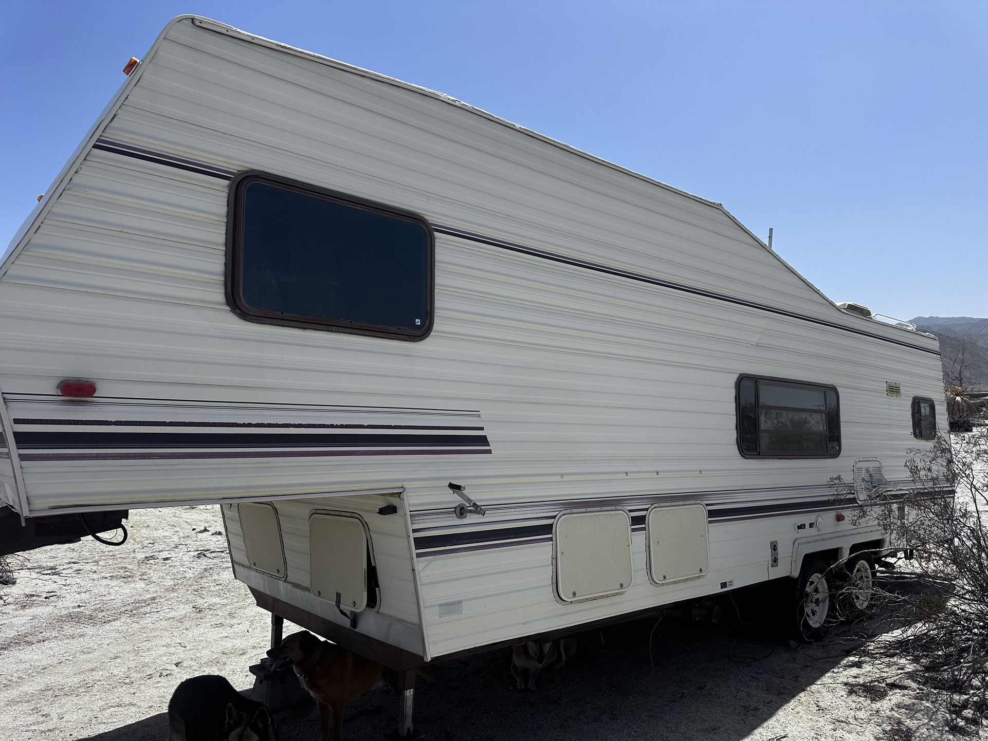 Fifth Wheel Trailer