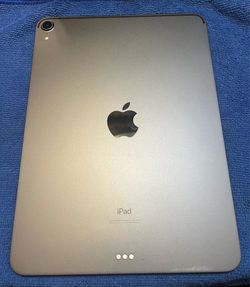iPad Pro 11” Wi-Fi  64GB Grey see description for what is included